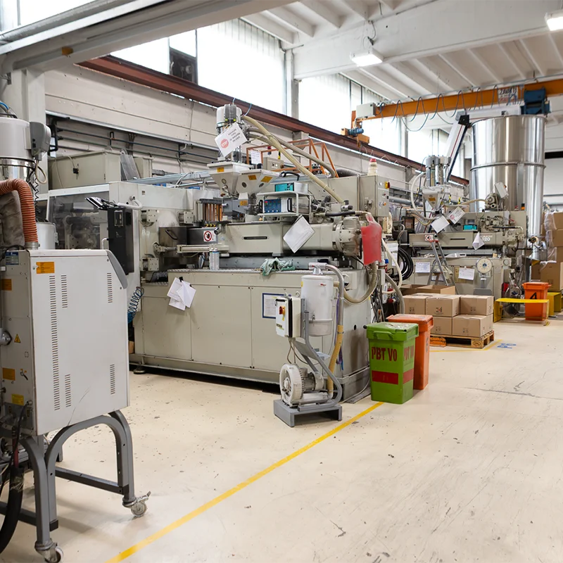 parco-macchine-in-stabilimento-operativo
